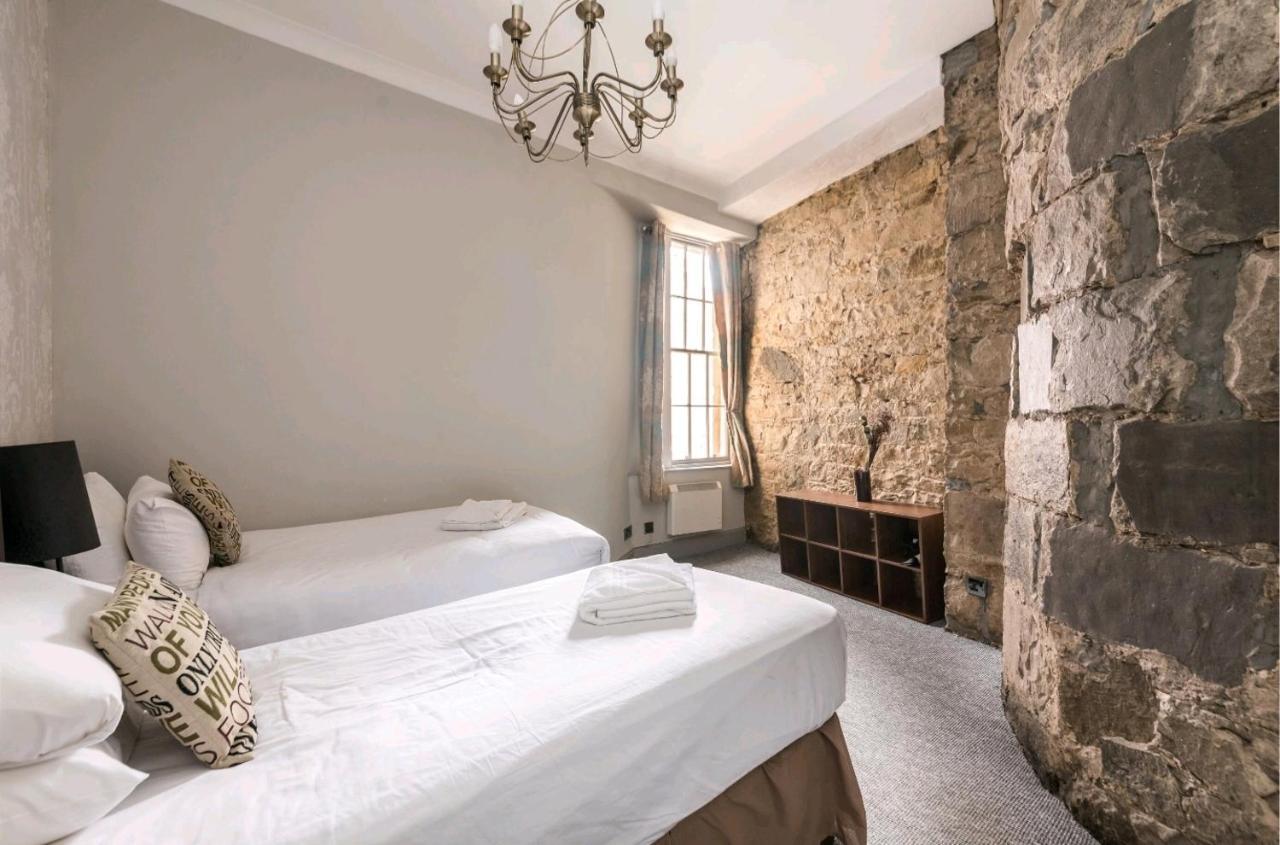 Unique 2 Bedroom Castle Suite Apartment - Near Edinburgh Castle & Royal Mile 外观 照片